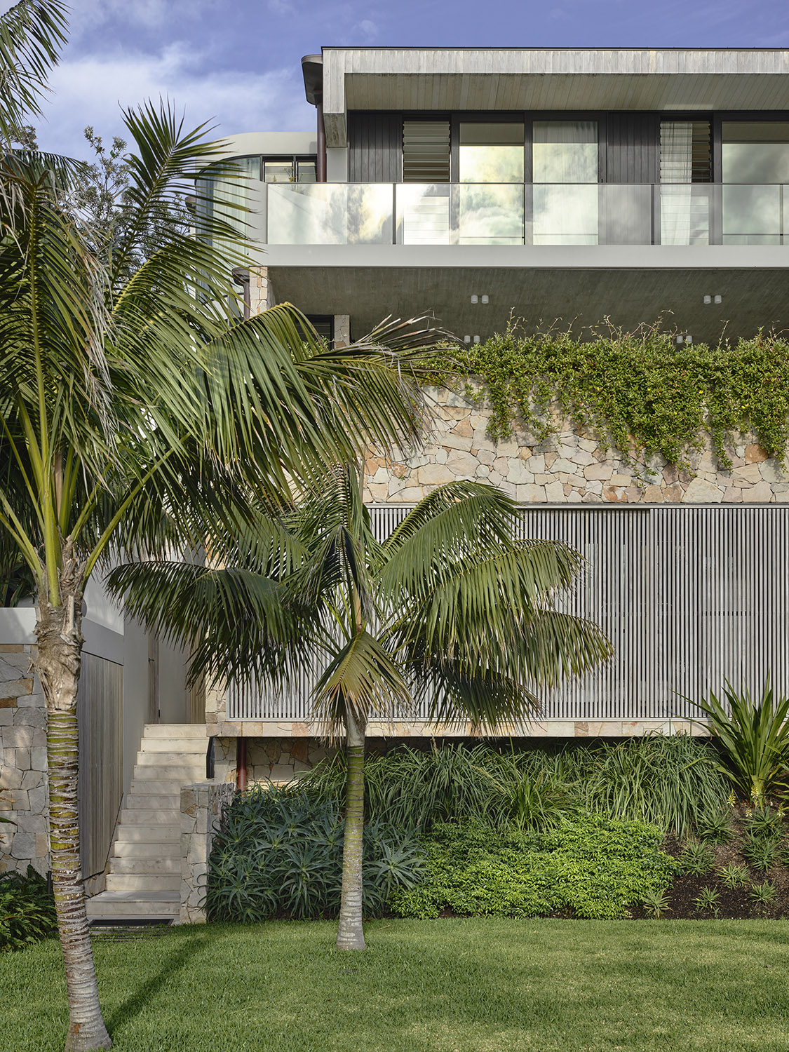 Whale Beach by Shaun Lockyer Architects Derek Swalwell coastal home design